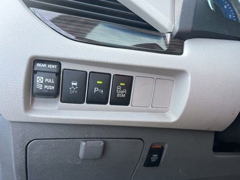 Used 2017 Toyota Sienna XLE w/ XLE Navigation Package image 20