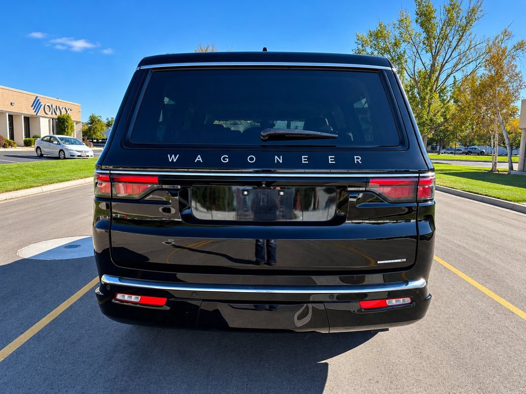 Used 2024 Jeep Wagoneer L Series II w/ Flexible Seating Group AWD/4WD image 4
