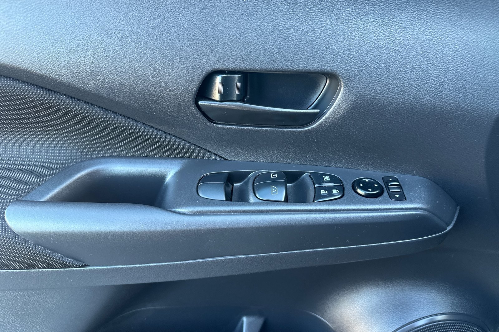 Used 2025 Nissan Kicks Play S FWD image 13