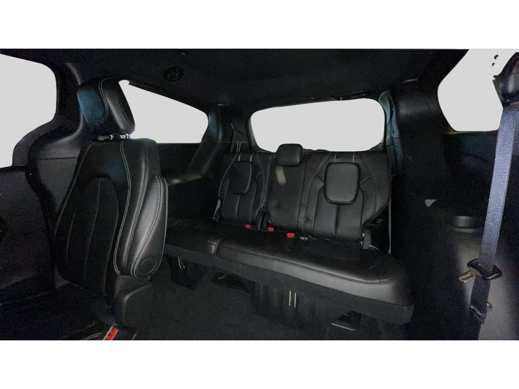 Used 2026 Chrysler Pacifica Select FWD image 16