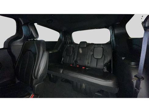 Used 2026 Chrysler Pacifica Select FWD image 16