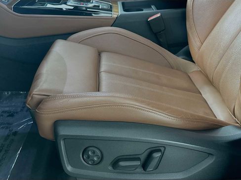 Used 2024 Audi Q5 e Premium Plus w/ Premium Plus Package image 18