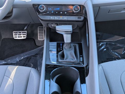 Used 2025 Hyundai Elantra SEL FWD image 18