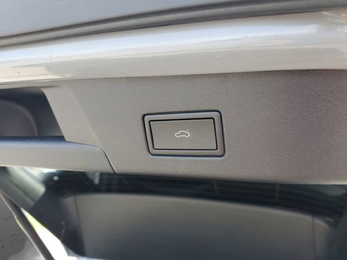 Used 2022 Volkswagen ID.4 Pro S image 9