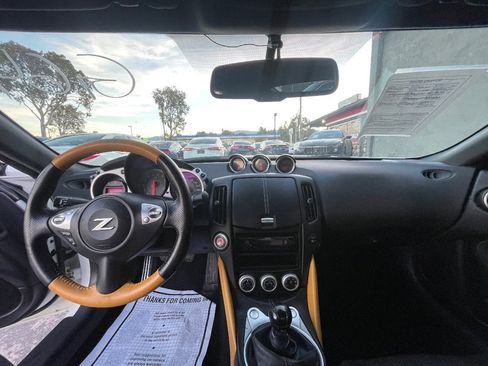 Used 2019 Nissan 370Z Coupe w/ Z34 Heritage Edition - White image 10