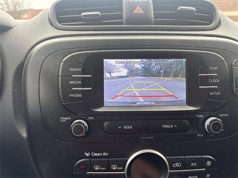 Used 2017 Kia Soul + image 11