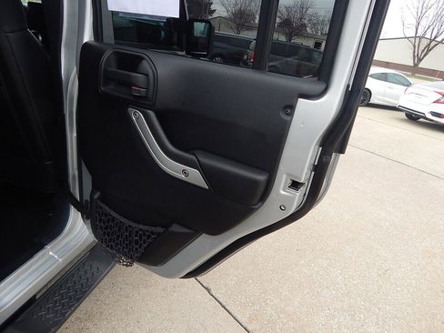 Used 2012 Jeep Wrangler Unlimited Sahara w/ Connectivity Group image 14