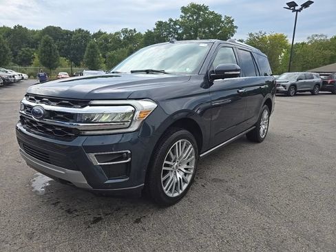 Used 2022 Ford Expedition Limited AWD/4WD image 3