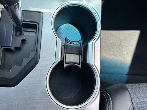 Used 2014 Toyota Camry image 16