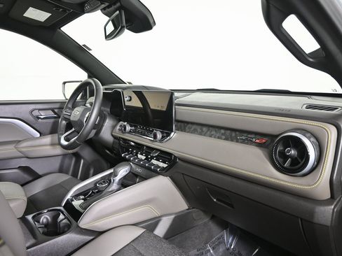 Used 2024 Chevrolet Colorado ZR2 w/ Technology Package image 15