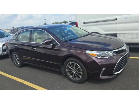 Used 2016 Toyota Avalon XLE Premium FWD image 3