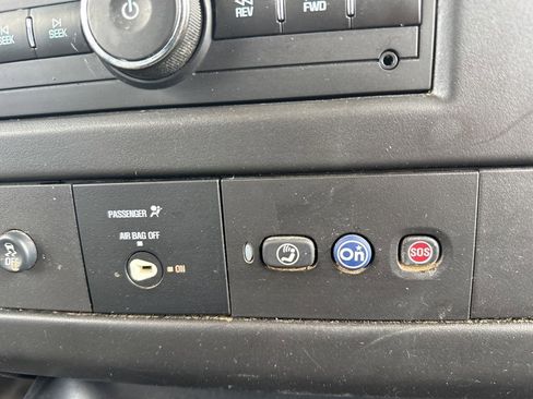 Used 2018 Chevrolet Express 2500 image 21