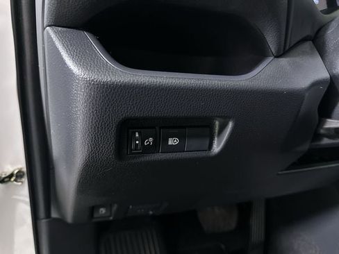 Used 2022 Toyota RAV4 LE AWD/4WD image 18