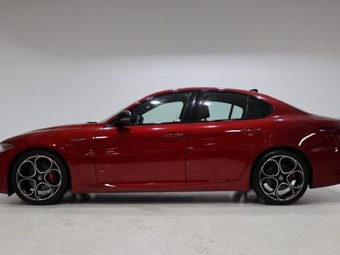 Used 2023 Alfa Romeo Giulia Veloce RWD image 4