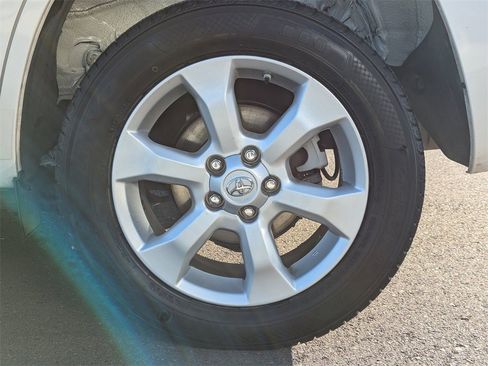 Used 2013 Toyota RAV4 EV image 46