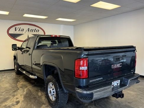 Used 2018 GMC Sierra 2500 SLE w/ Suspension Package, Off-Road AWD/4WD image 11