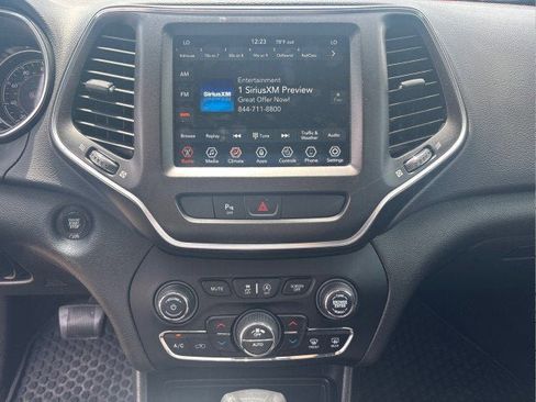 Used 2019 Jeep Cherokee Trailhawk w/ Cold Weather Group image 24