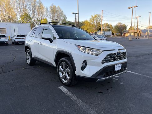 Used 2019 Toyota RAV4 Limited image 4