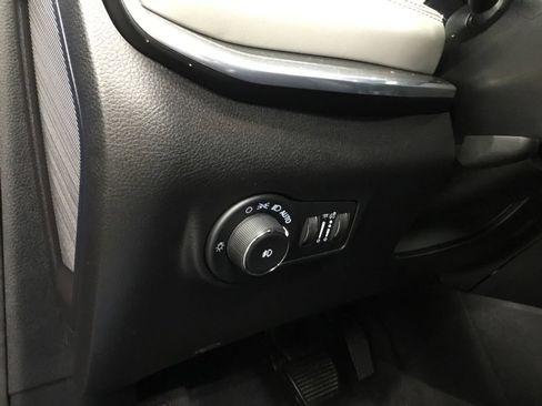 Used 2023 Jeep Compass Limited w/ Sun and Sound Group AWD/4WD image 10