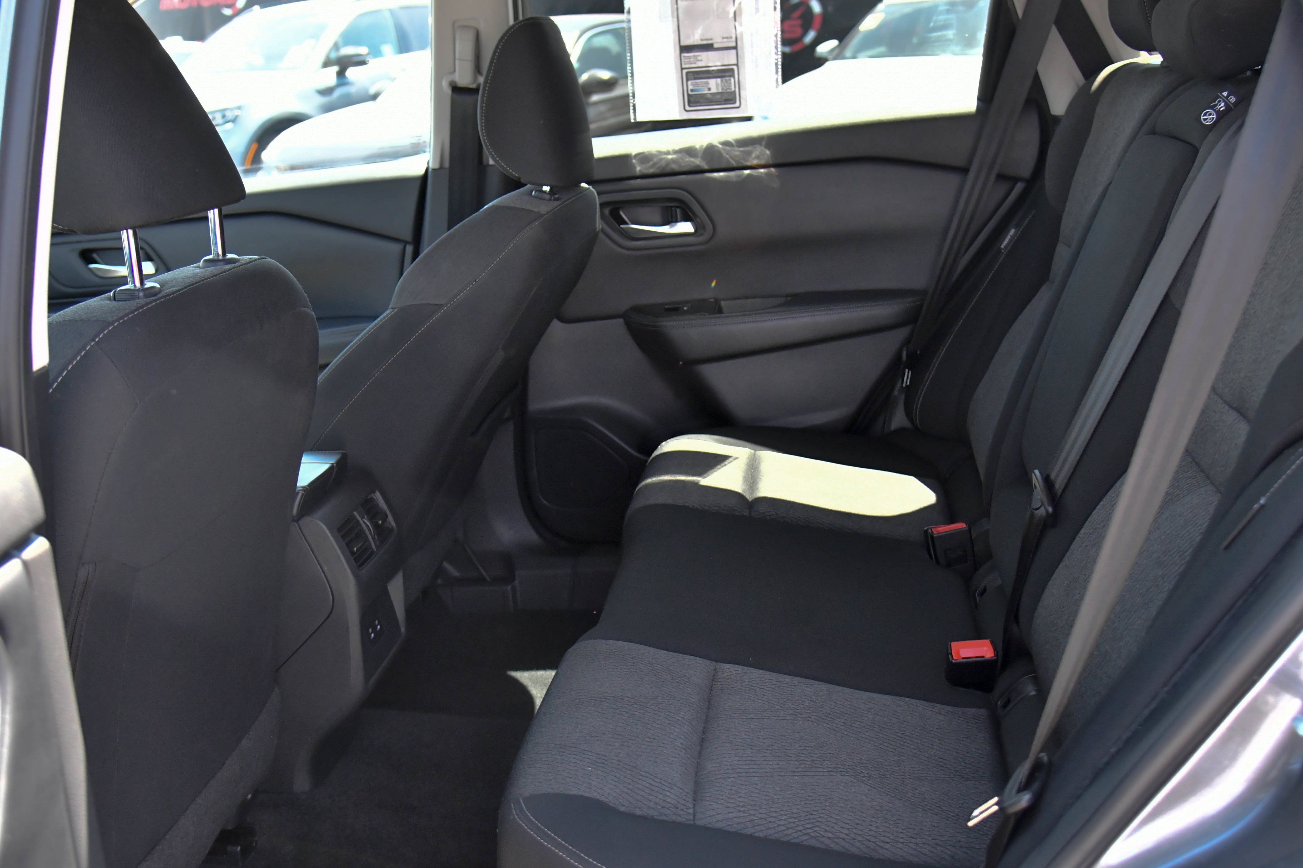 Used 2025 Nissan Rogue SV AWD/4WD image 36