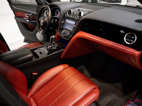 Used 2018 Bentley Bentayga image 10