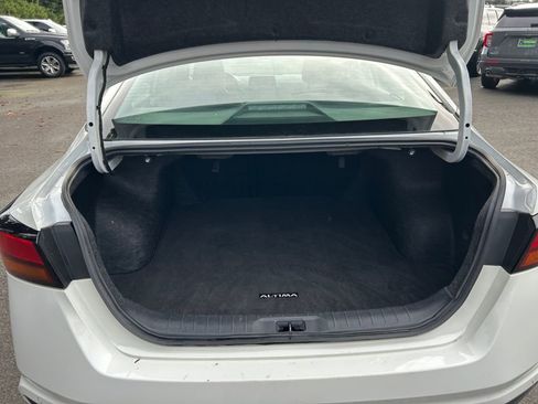 Used 2025 Nissan Altima 2.5 SV FWD image 24