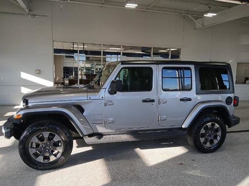 Used 2019 Jeep Wrangler Unlimited Sahara image 5