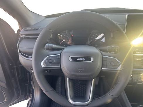 New 2026 Jeep Compass Latitude image 12