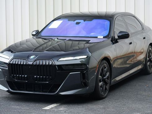 Used 2023 BMW i7 xDrive60 w/ Executive Package 2 AWD/4WD image 61