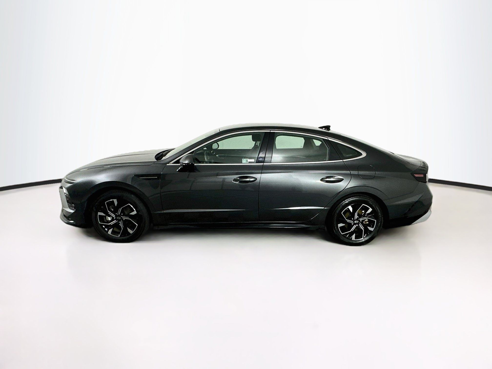 Used 2025 Hyundai Sonata SEL FWD image 4