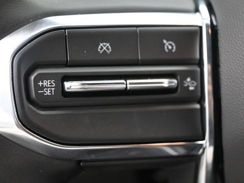 Used 2025 GMC Canyon Denali AWD/4WD image 29