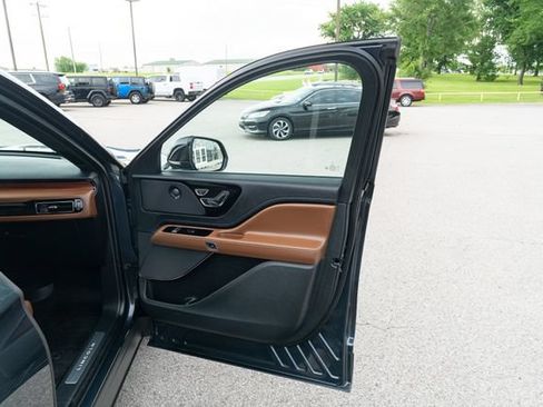 Used 2022 Lincoln Aviator Reserve w/ Elements Package Plus AWD/4WD image 16