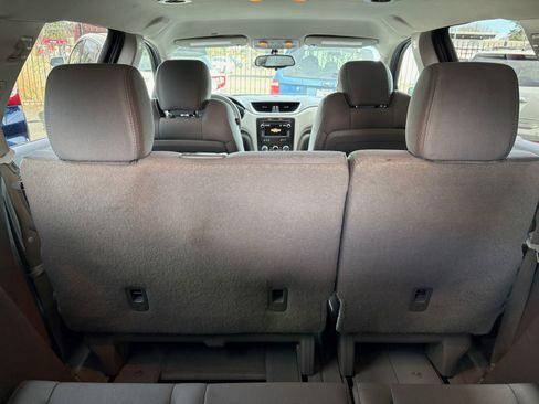 Used 2017 Chevrolet Traverse LT image 21
