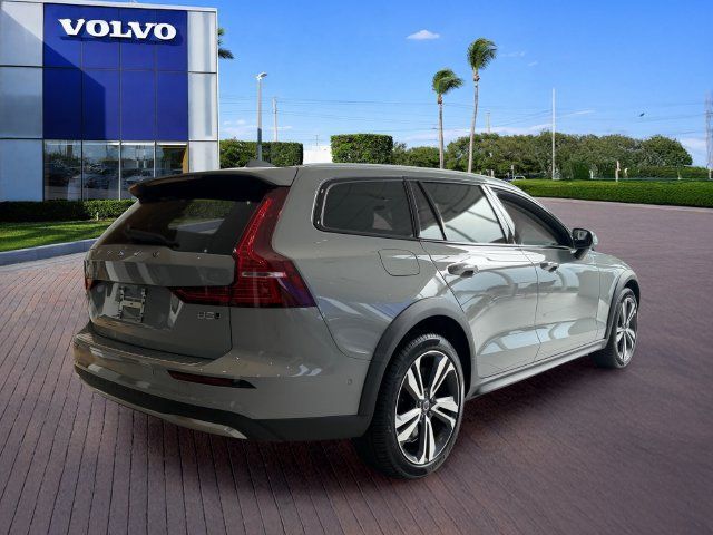 New 2026 Volvo V60 B5 Cross Country Plus w/ Protection Package Premier AWD/4WD image 7