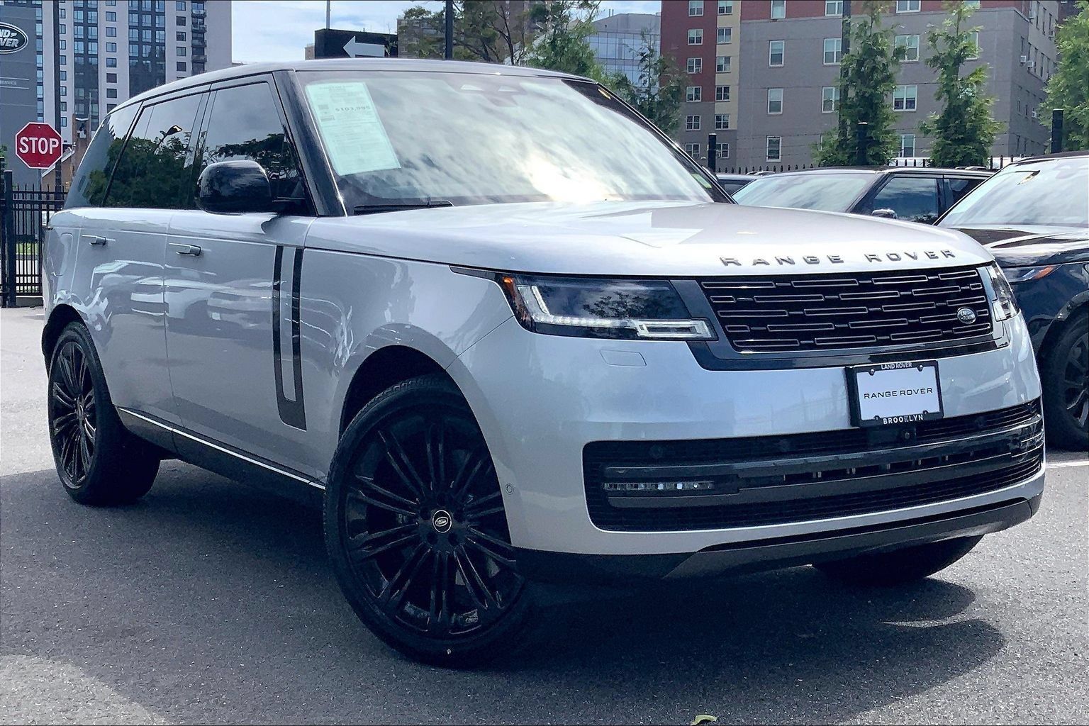 Certified 2025 Land Rover Range Rover SE AWD/4WD image 2