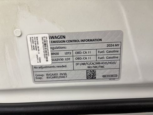 Used 2024 Volkswagen Tiguan SE image 30