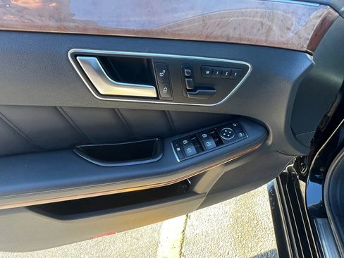 Used 2013 Mercedes-Benz E 550 4MATIC Sedan image 43