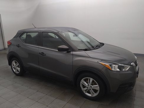 Used 2020 Nissan Kicks S FWD image 11