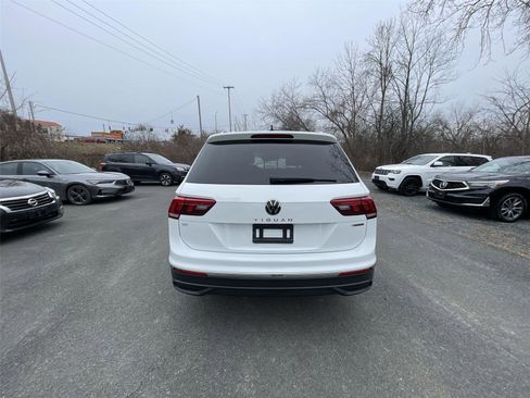 Used 2022 Volkswagen Tiguan SE w/ Panoramic Sunroof Package image 30