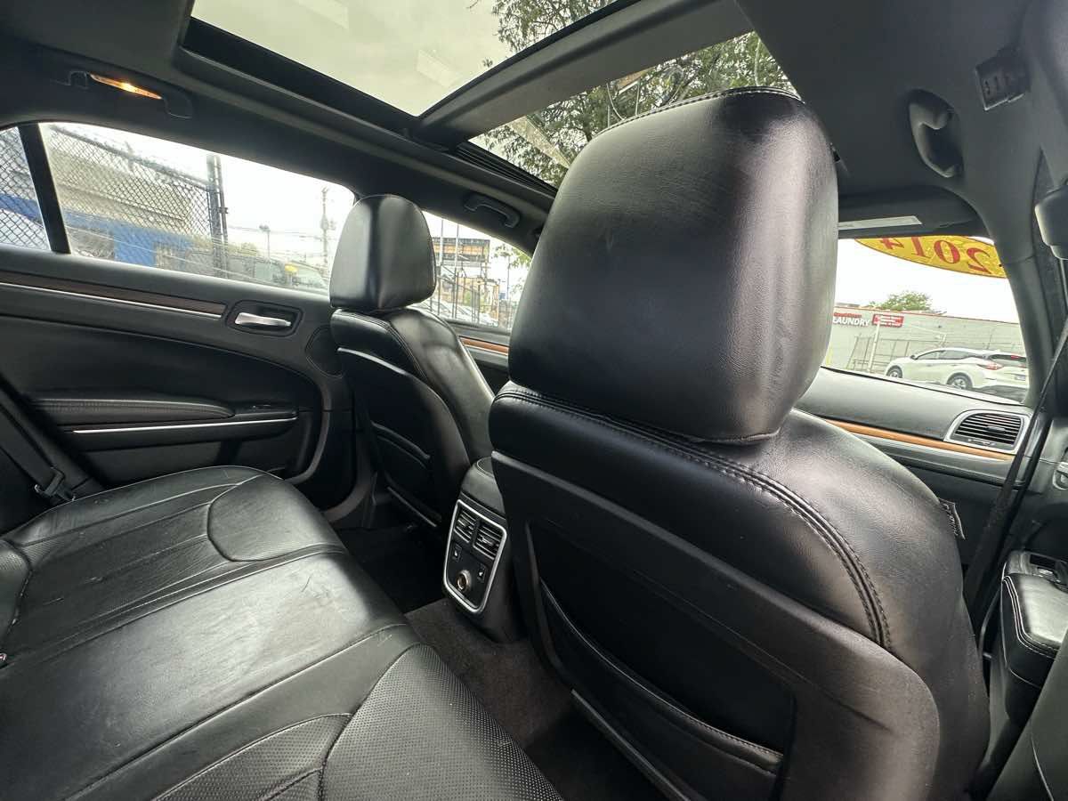 Used 2014 Chrysler 300 C w/ Harman/Kardon Audio Group RWD image 34