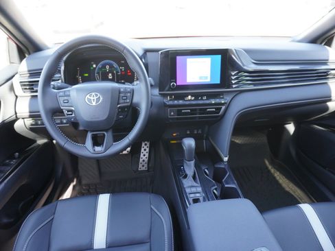 Used 2025 Toyota Camry SE w/ Convenience Package FWD image 2