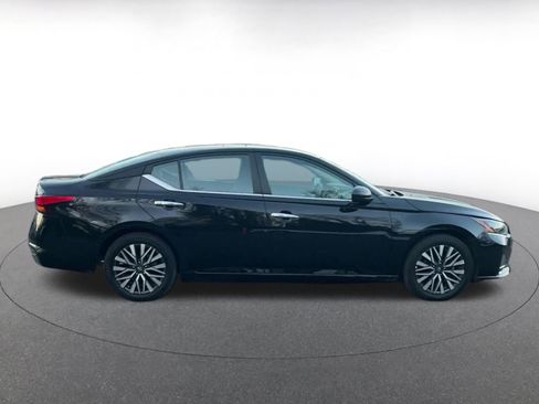 Used 2025 Nissan Altima 2.5 SV image 16