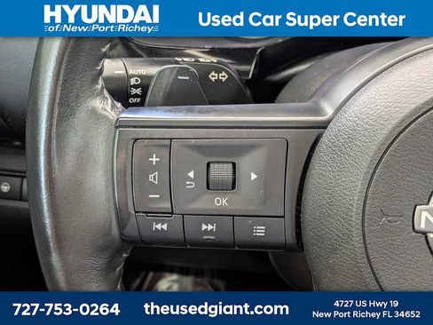 Used 2024 Nissan Pathfinder SV w/ Lighting Package (N92) FWD image 33