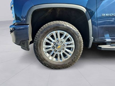 Certified 2022 Chevrolet Silverado 3500 High Country AWD/4WD image 9