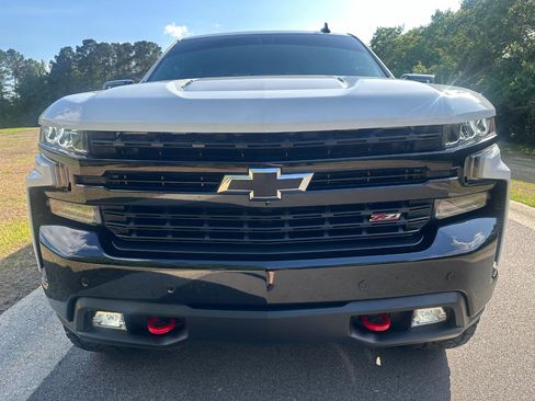 Used 2021 Chevrolet Silverado 1500 LT Trail Boss w/ Convenience Package II image 2