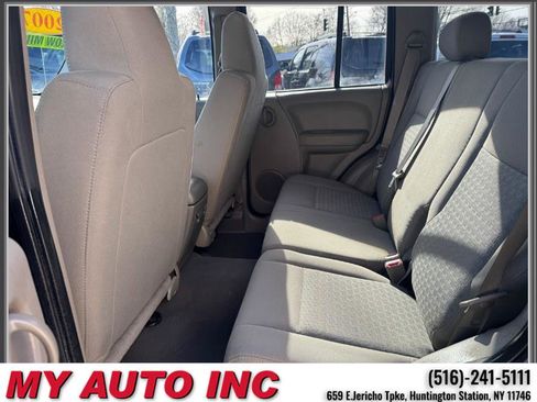 Used 2007 Jeep Liberty Sport image 31