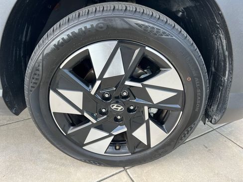 Used 2024 Hyundai Kona SEL w/ Convenience Package FWD image 5