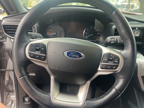 Used 2022 Ford Explorer XLT w/ Equipment Group 202A image 16