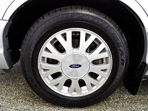 Used 2003 Ford Crown Victoria LX RWD image 17