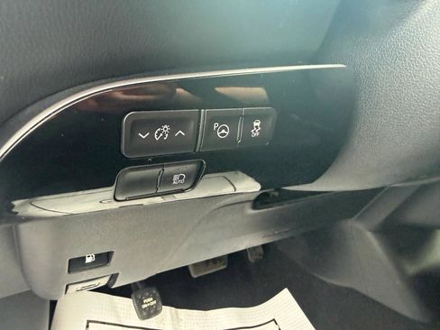 Used 2021 Toyota Prius LE image 16
